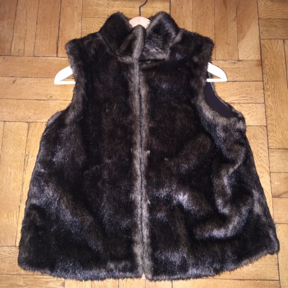 Outdoor Edition - Faux Fur Vest - Picture 2 of 3
